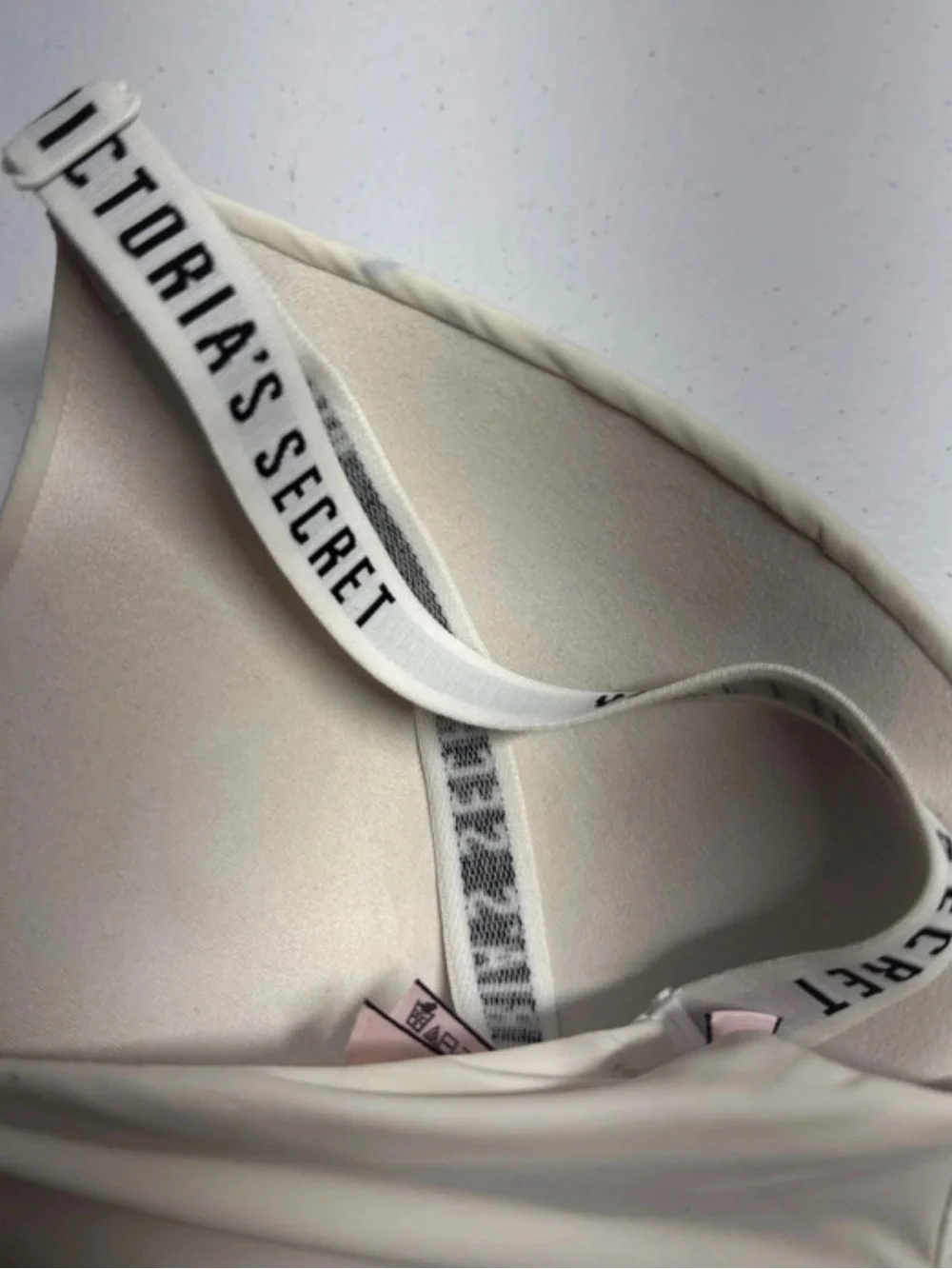 Victoria’s Secret White Padded No Wire Bra 36C